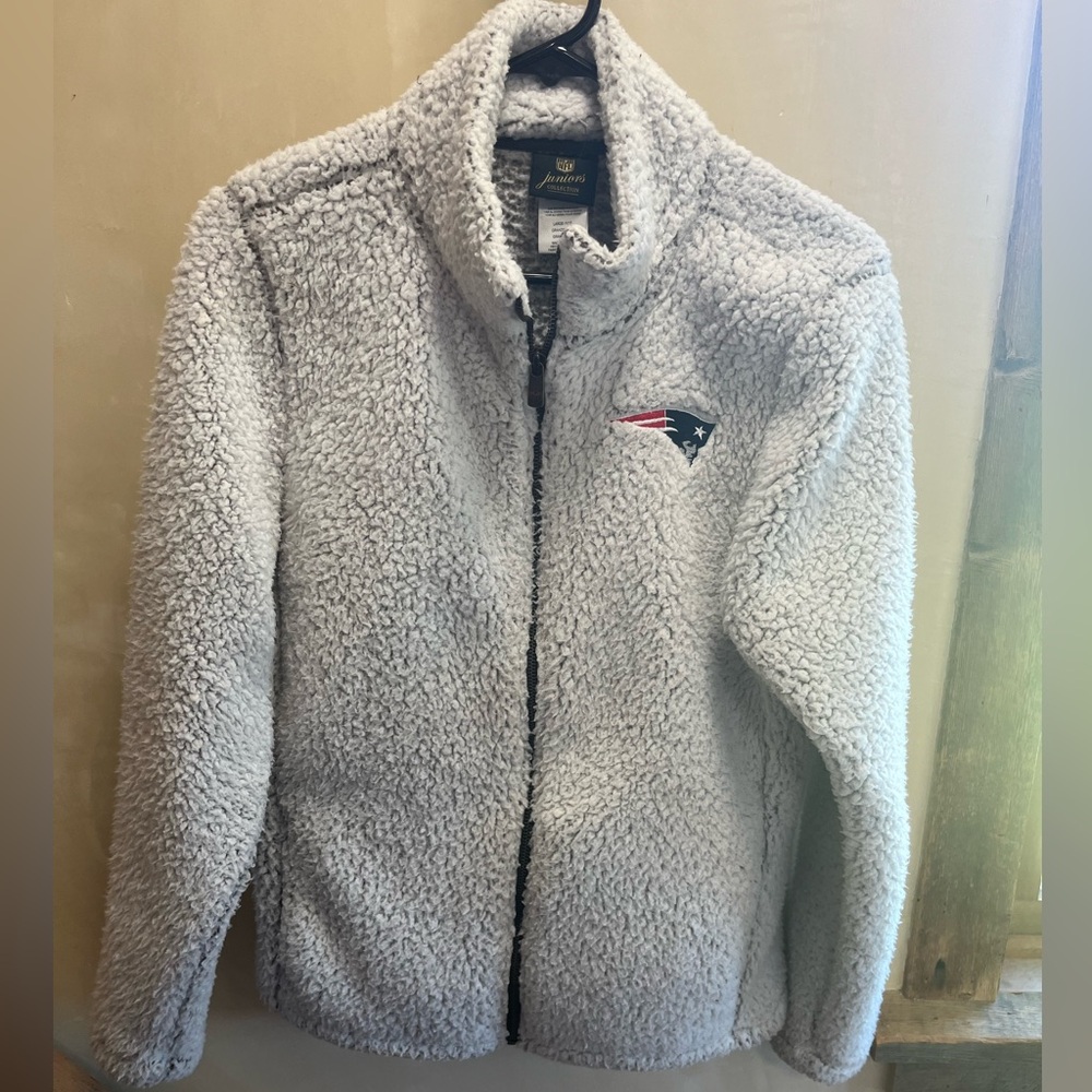 Patriots zip up
